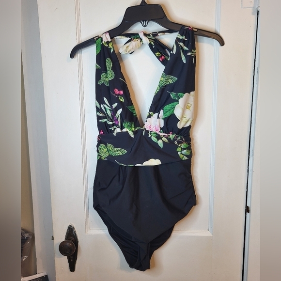 Cupshe Med halter top floral Deep plunge swim - Picture 8 of 15